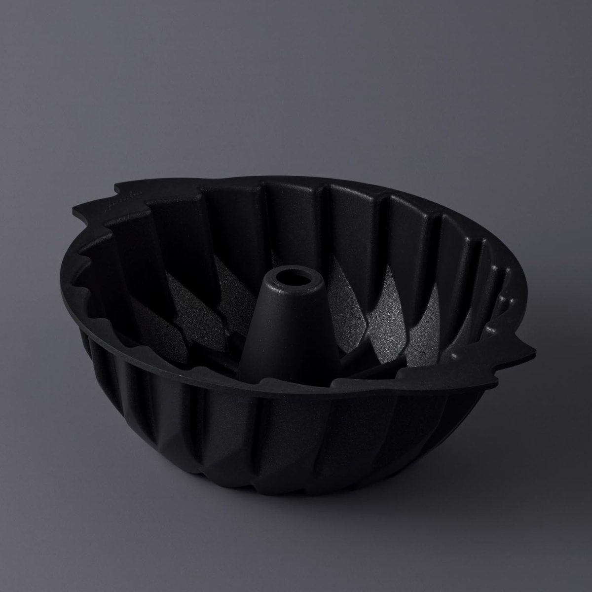 Jumbo Shark Swiss Black Yuvarlak Kek Kalıbı
