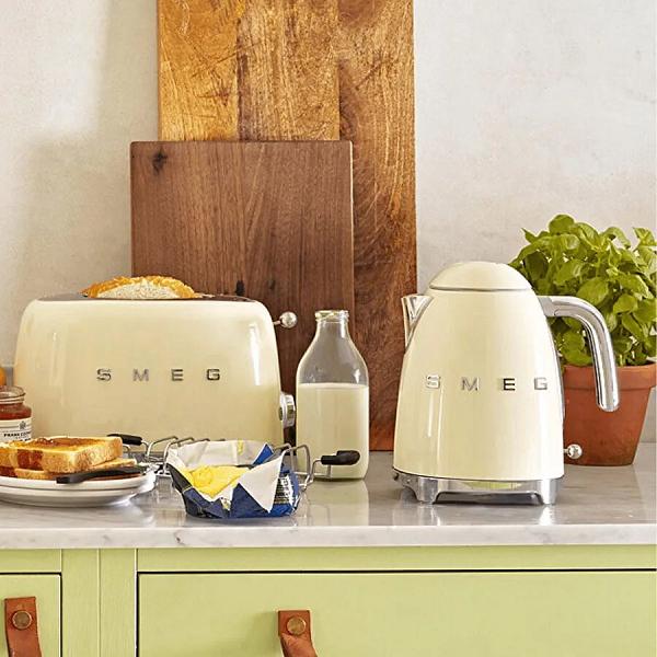 Smeg Kettle Cream Klf03creu